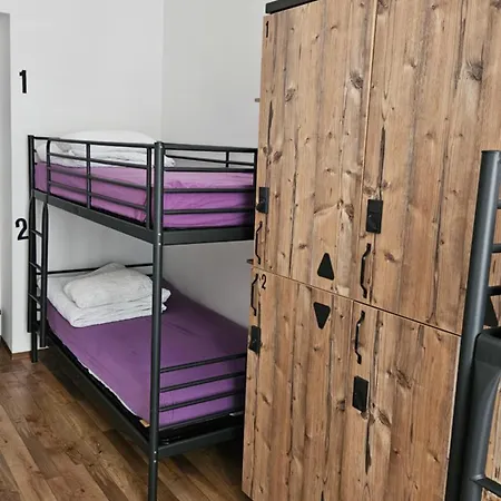 Auberge de jeunesse Adhoc *