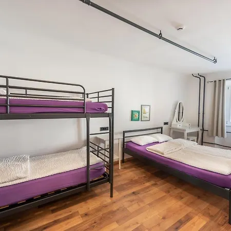 Hostel Adhoc