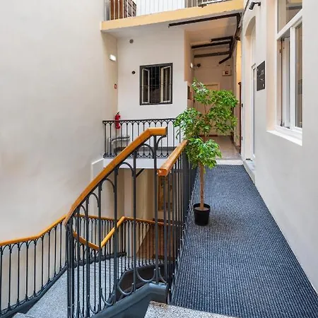 Hostel Adhoc